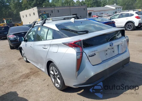 2016 Toyota Prius Four Touring z USA, uszkodzony, nr VIN JTDKARFU1G3501511